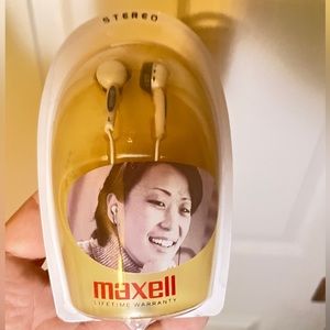 MAXELL EARS BUDS NEW